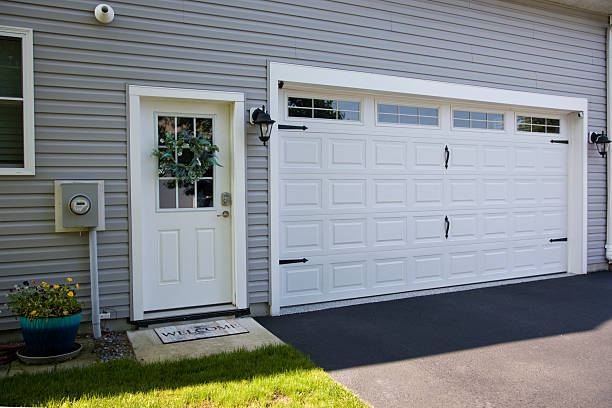 24/7 Emergency Garage Door Panel Replacement experts in Smithville, NJ